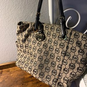MK tote